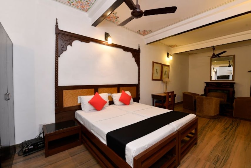 Hotel Sunbird by OpenSky-2